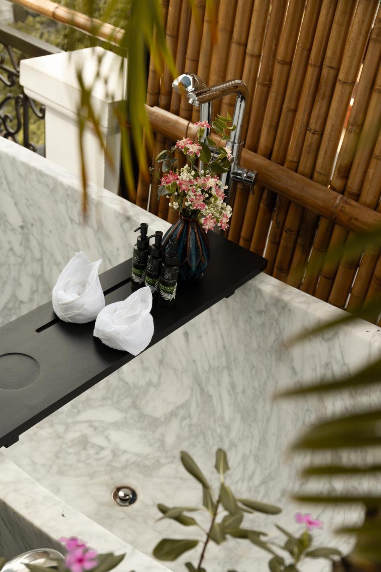Hanoi Graceful Hotel And Travel Экстерьер фото